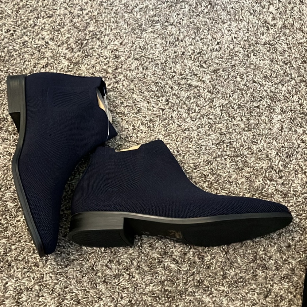 NWOT VIVAIA Sleek Blue Ankle Boots with Elastic Panels - Picture 2 of 7